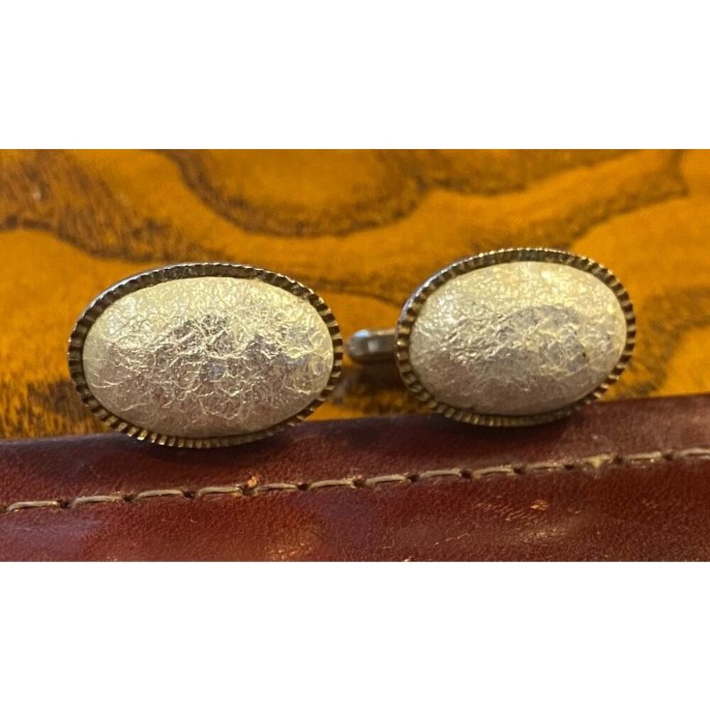 VTG Gold Tone Bordered Cufflinks , Oval with Marbleized White Insets, Stamped